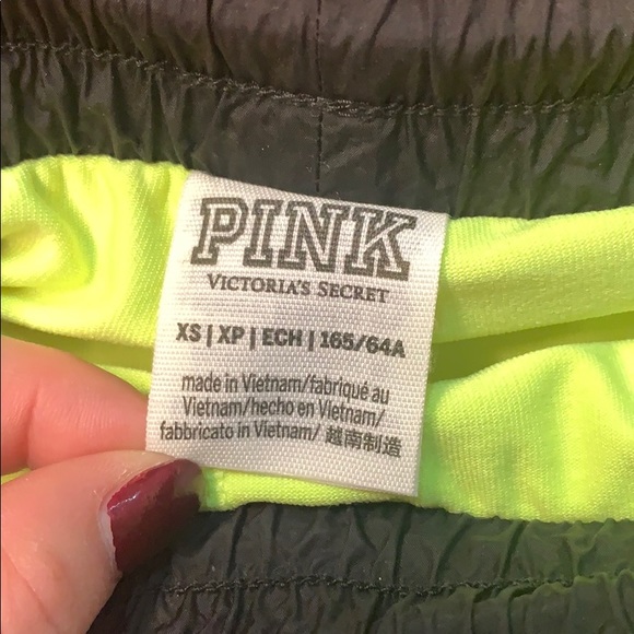 Pink exercise short - Picture 6 of 7